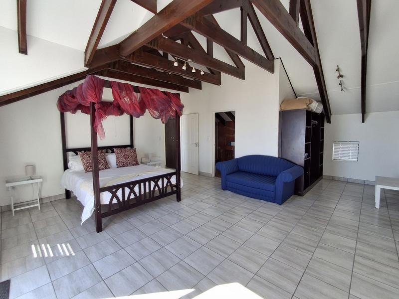 To Let 3 Bedroom Property for Rent in Golden Mile Western Cape